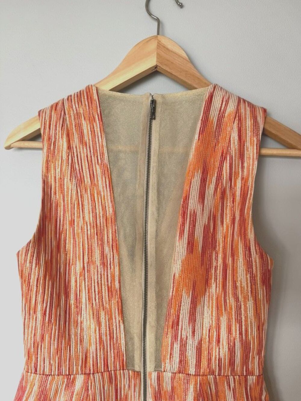 Alice + Olivia Pacey Coral Sunset Lantern Sleeveless A-line V Neck Dress 2 - Picture 6 of 8